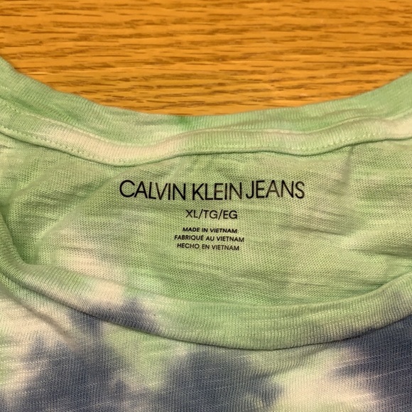 New Calvin Klein top 💚 - Picture 3 of 3